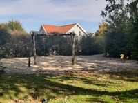 Spielplatz direkt hinter Haus